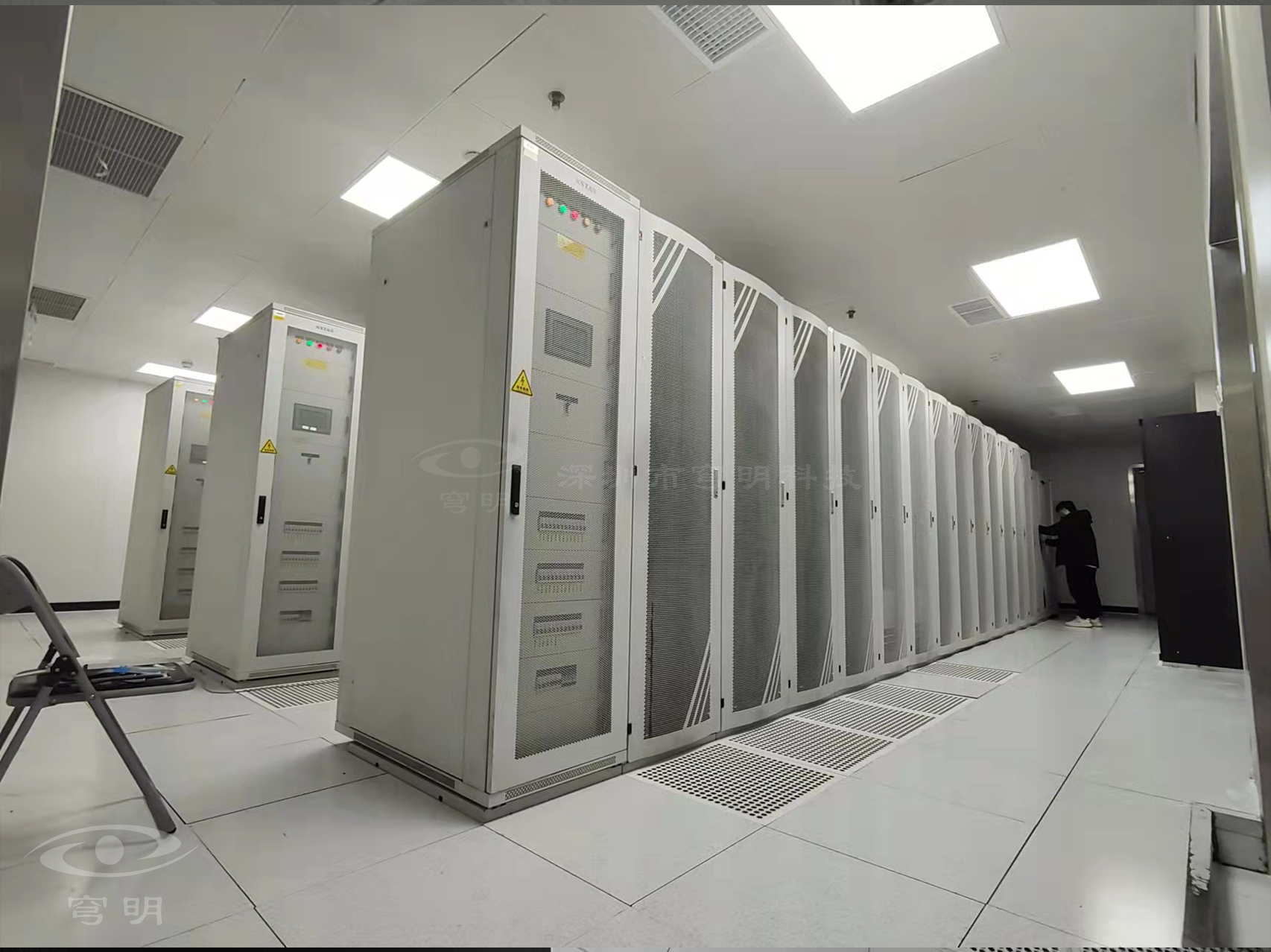 金屬彩鋼板-軍工企業數據中心機房設計